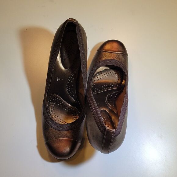 DEXFLEX BY DEXFLEX COMFORT ROUND TOE SLIP-ON HIGH HEEL PUMP SHOES - Picture 4 of 16